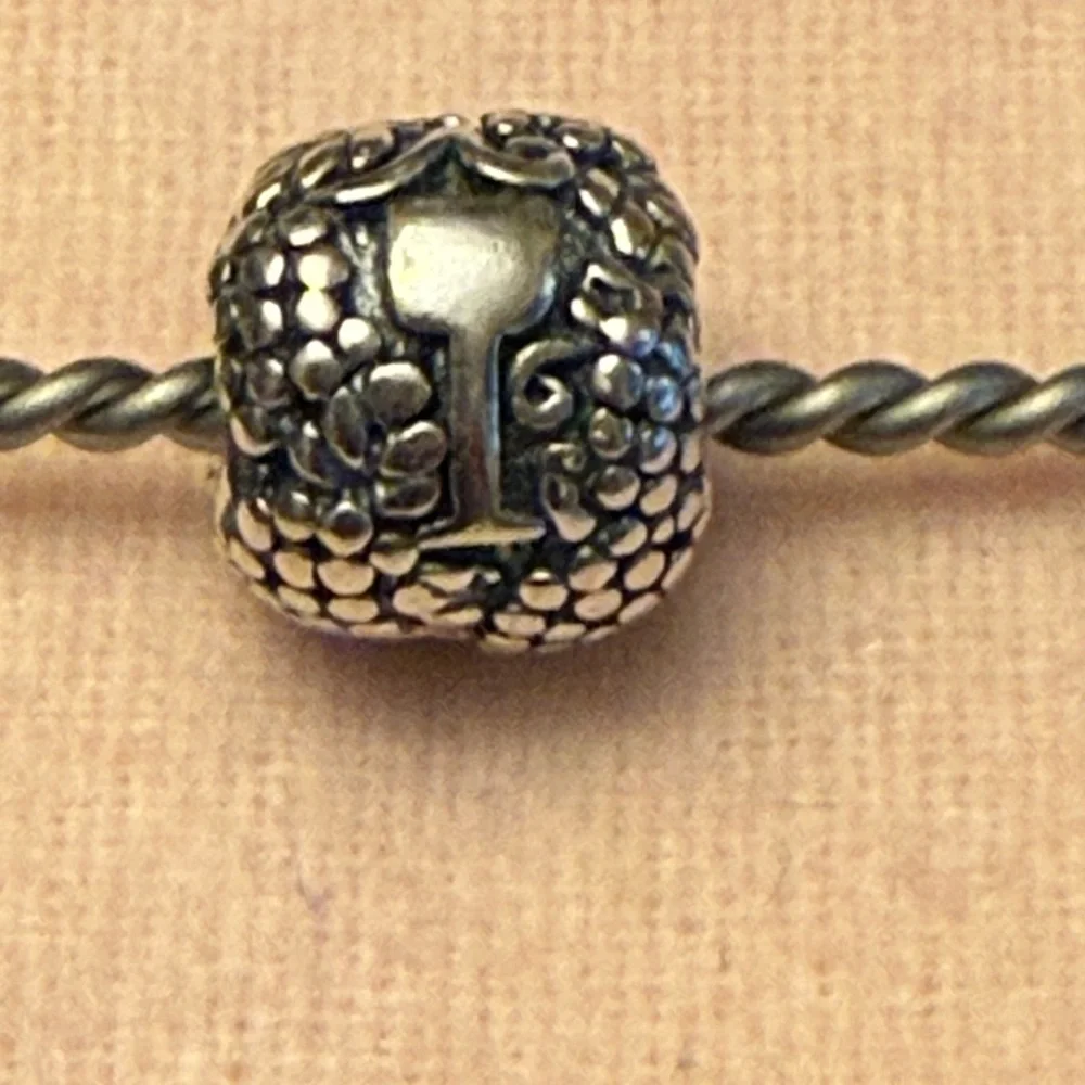Pandora charm "Vineyard" Wine and Grapes - Picture 1 of 4